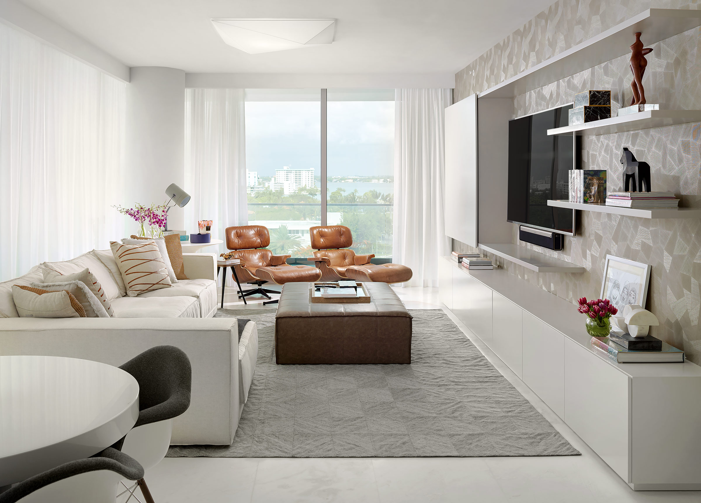 Bal-Harbour-Miami-Modern-Design-Family-Room