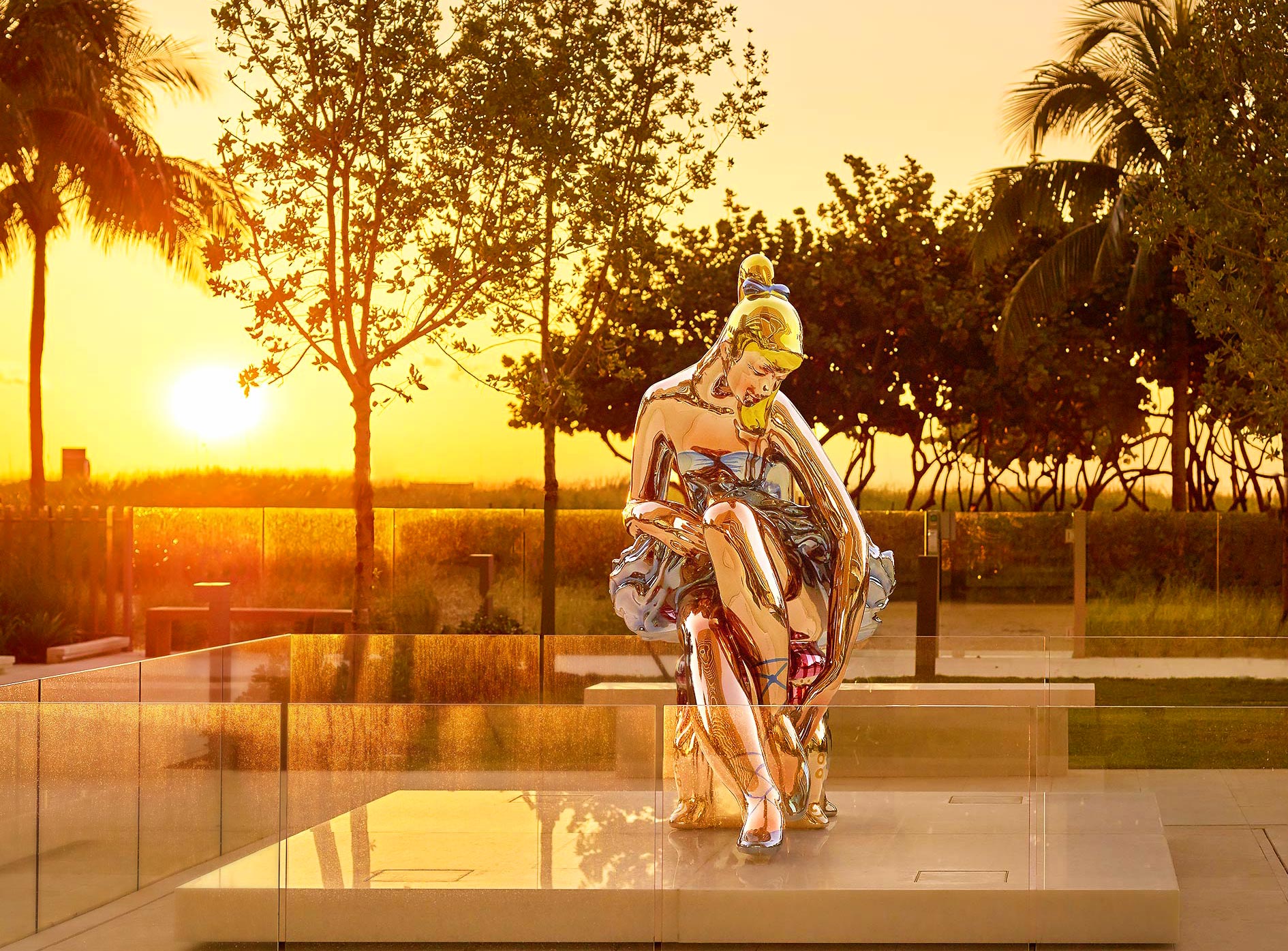 Jeff-Koons-Ballerina-Sculpture-Bal-Harbour-Florida-Sunrise-Resort