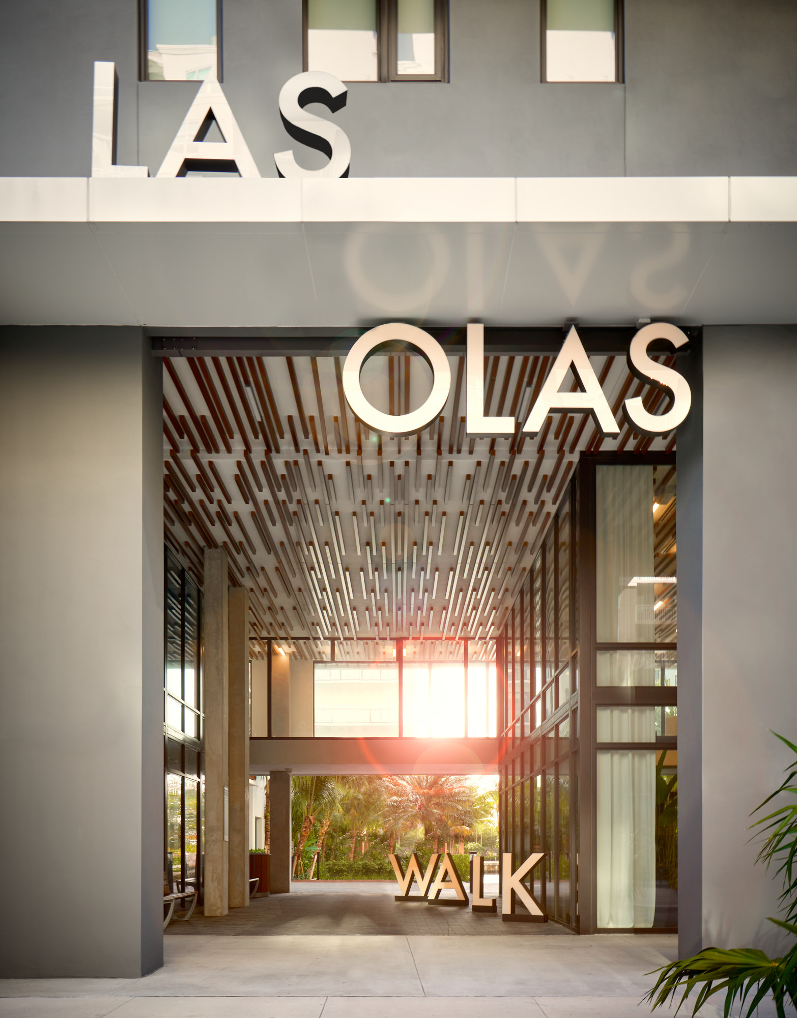 Las-Olas-Walk-LOW-Entry
