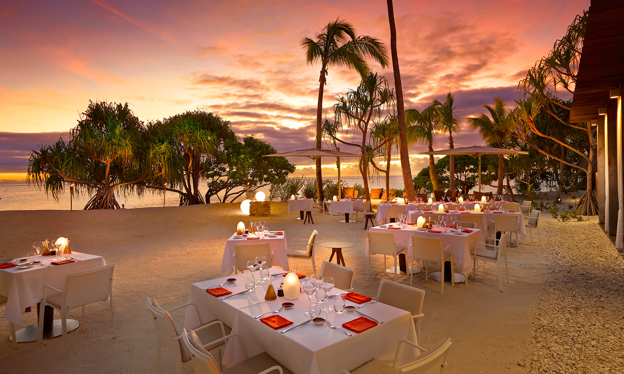 Luxury-Resort-Photography-Tahiti-Sunset-Dining